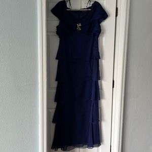 Size 10 color blue diamond pendant